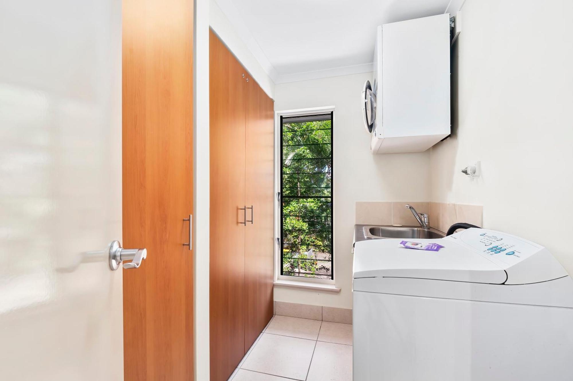 Arlington Apartments Клифтън Бийч Стая снимка
