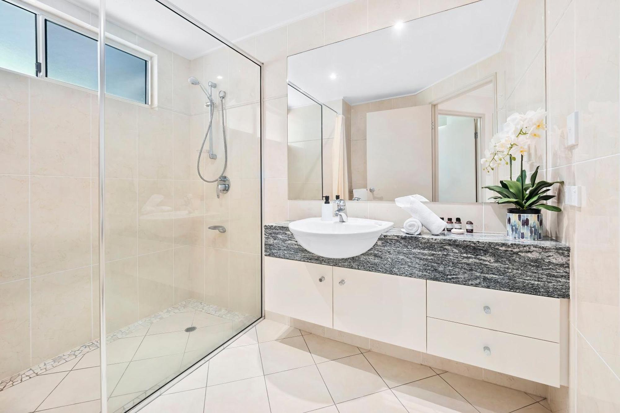 Arlington Apartments Клифтън Бийч Стая снимка