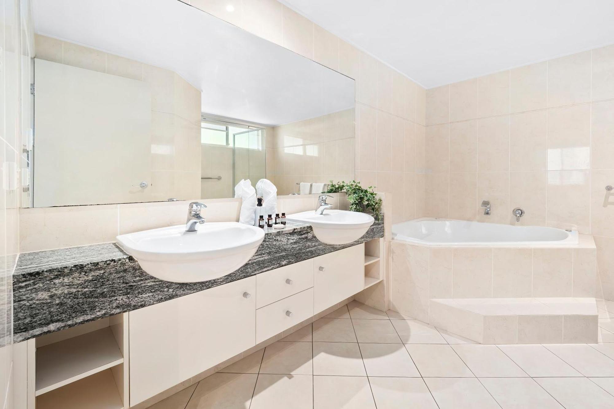 Arlington Apartments Клифтън Бийч Стая снимка